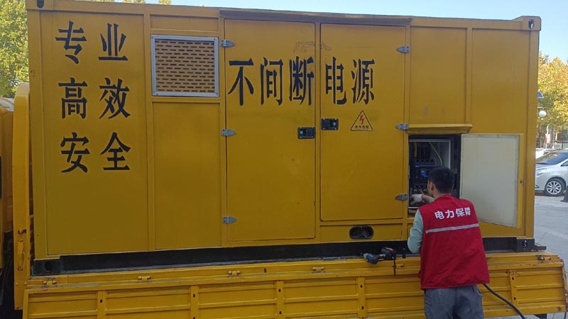 海安柴油发电机组和UPS电源配合使用时，如何避免切换过程中的电力中断？